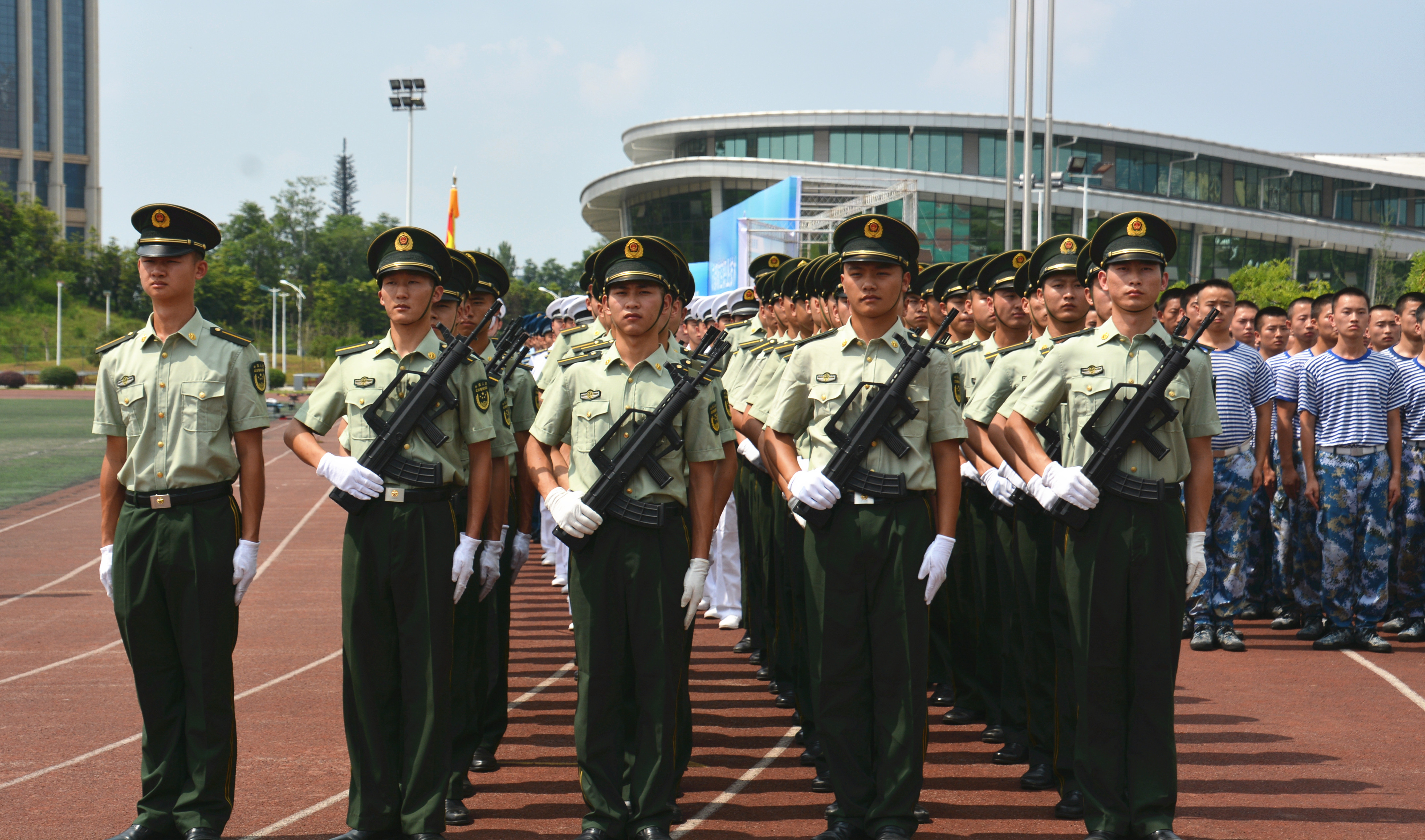 不能升本的警院专科专业平均500多分，部队士官院校招生则遇冷