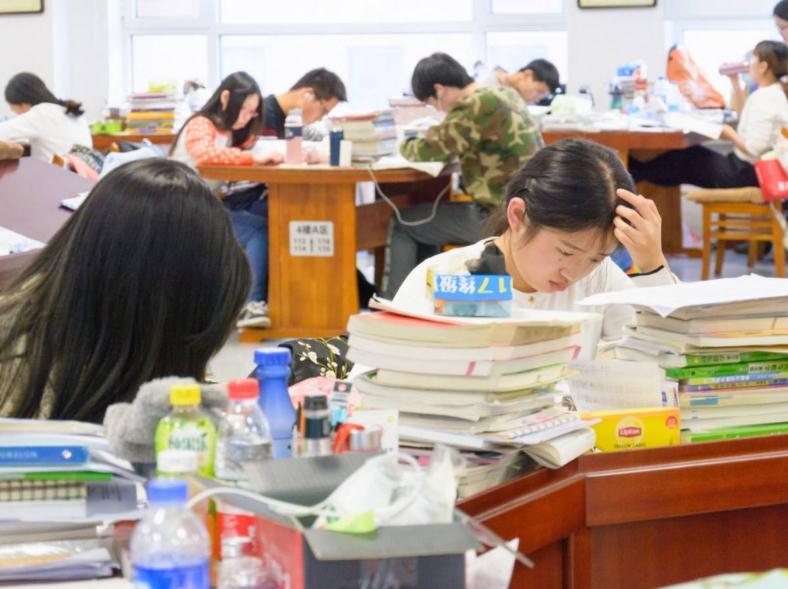 哈工程学霸“动力班”走红，保研率高达88.9%，一不小心同窗十年