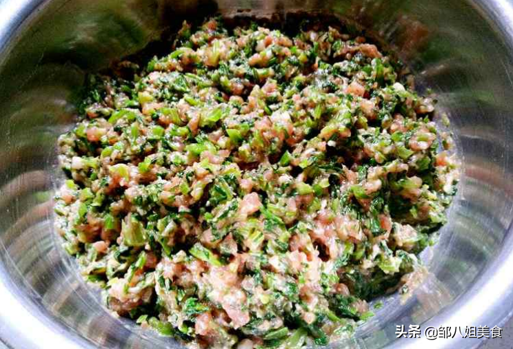 包肉包子，学会和面和调馅，牢记几个窍门，包子鲜香松软比买的好