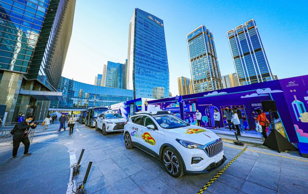 快来体验自动驾驶！2021智能汽⻋未来城市嘉年华在北京经开区举行