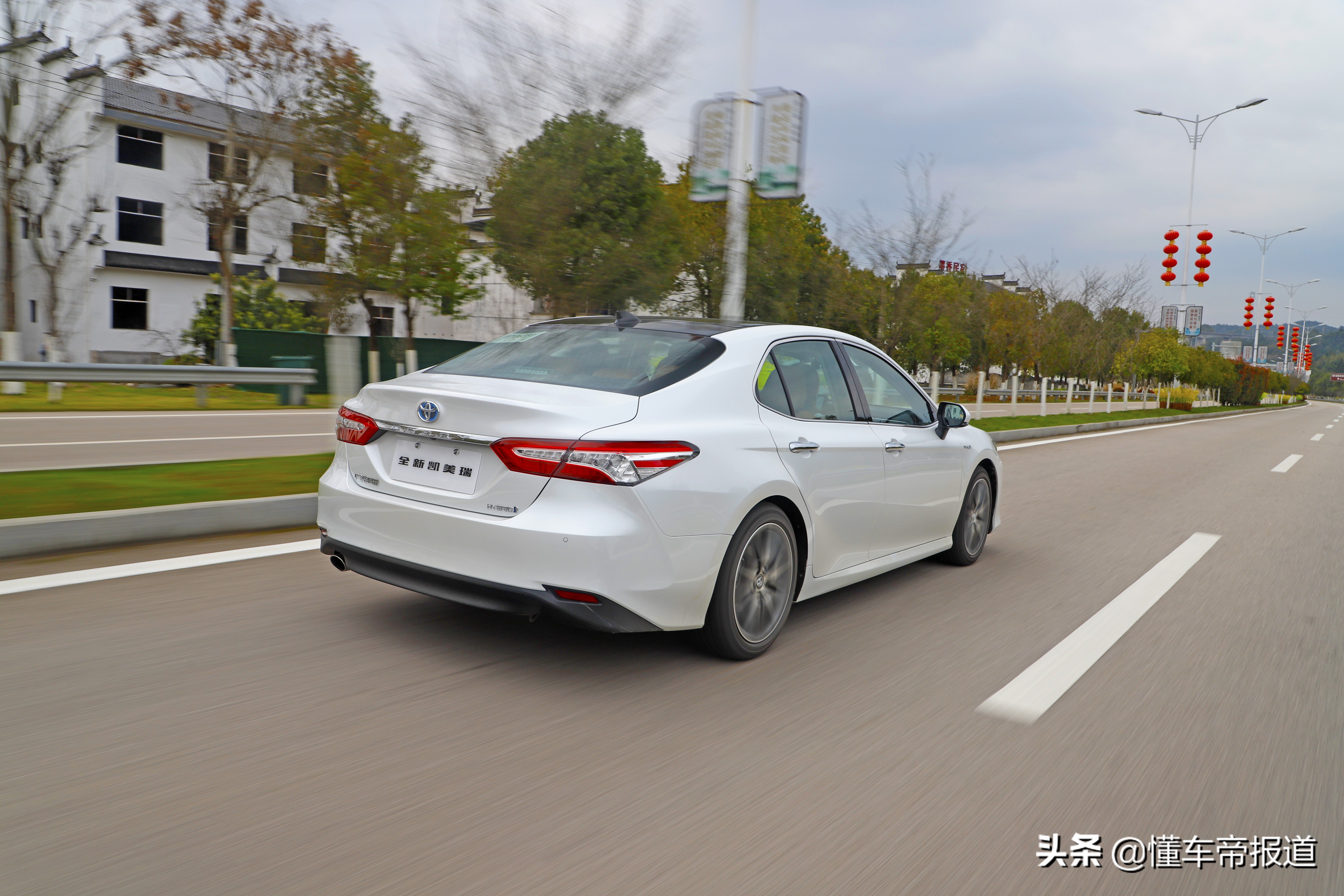 新车｜科技配置提升后改善究竟大不大？抢先试驾中期改款凯美瑞