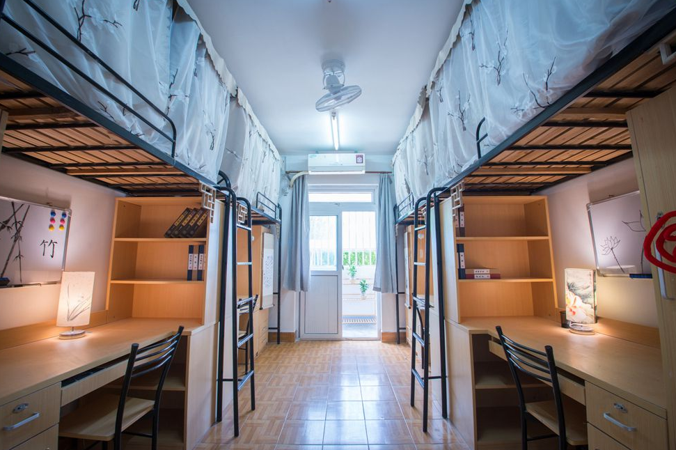 大学宿舍也“内卷”，南开夫妻宿舍成高校天花板，单身狗流泪了