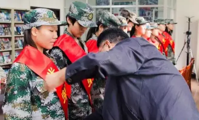 参军入伍，军人的工资有多少你知道吗？级别不同收入不同