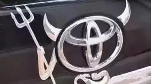被“玩坏”的车标，一个比一个厉害，比亚迪尬问：洞在哪儿？