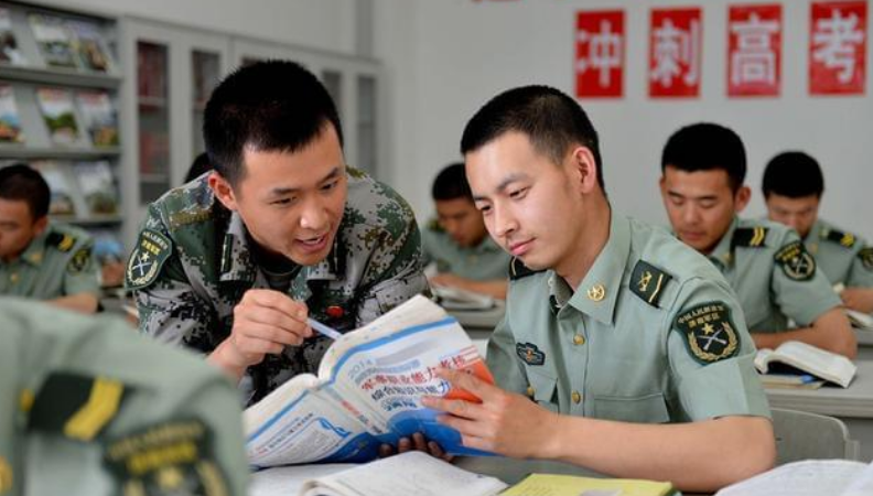 大学生专属福利，2021参军入伍可保送军校，但要符合部队招录要求