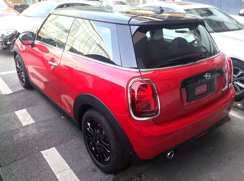 实拍：全新的进口宝马MINI，才19万多，但配置你能忍受吗？