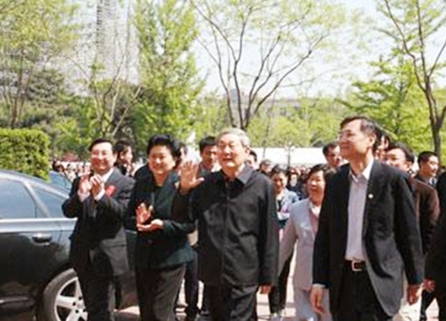 退休前后的朱镕基：一个老党员的党性