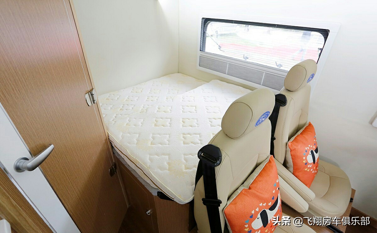 飞翔房车福特全顺系列经典车型再次亮相，太原房车展B型T型随意选