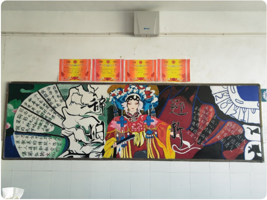 初中生“黑板板”走红，老师看完不舍得擦掉，网友的评价很高