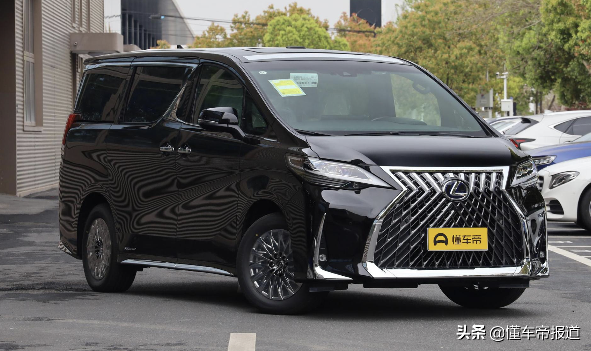 新车 | 满身金凤凰！丰田埃尔法“世纪版”发布，比雷克萨斯LM香？