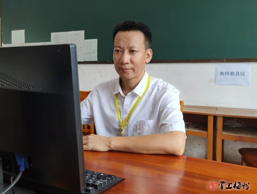 献礼第36个教师节 · 梅州日报特别报道：躬身教坛育桃李 不忘初心薪火传