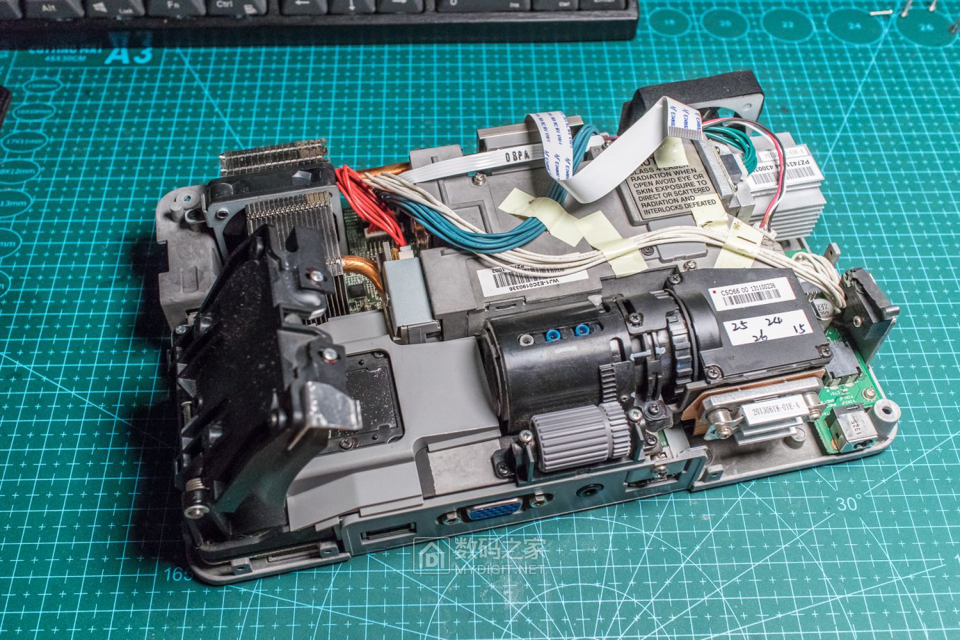 卡西欧CASIO激光+LED短焦投影仪UP50WN拆解，维修偏色全纪实