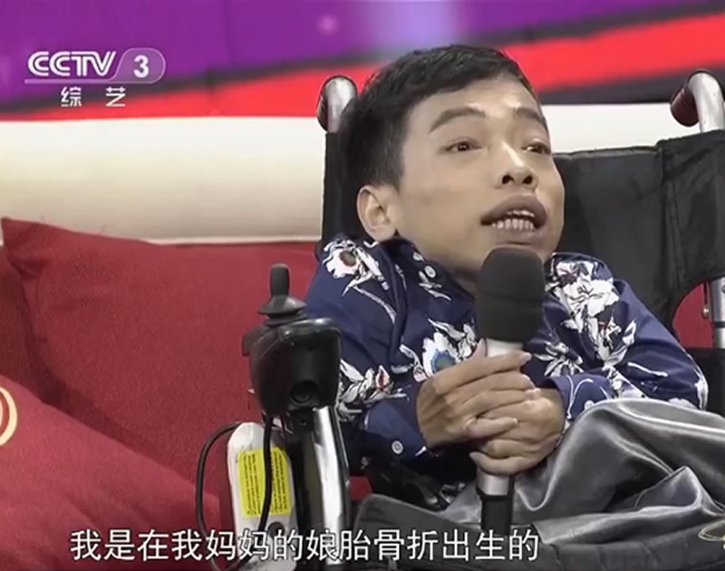 “轮椅总裁”李创利：身高不到1米，赚3亿后娶1米7的女秘书为妻