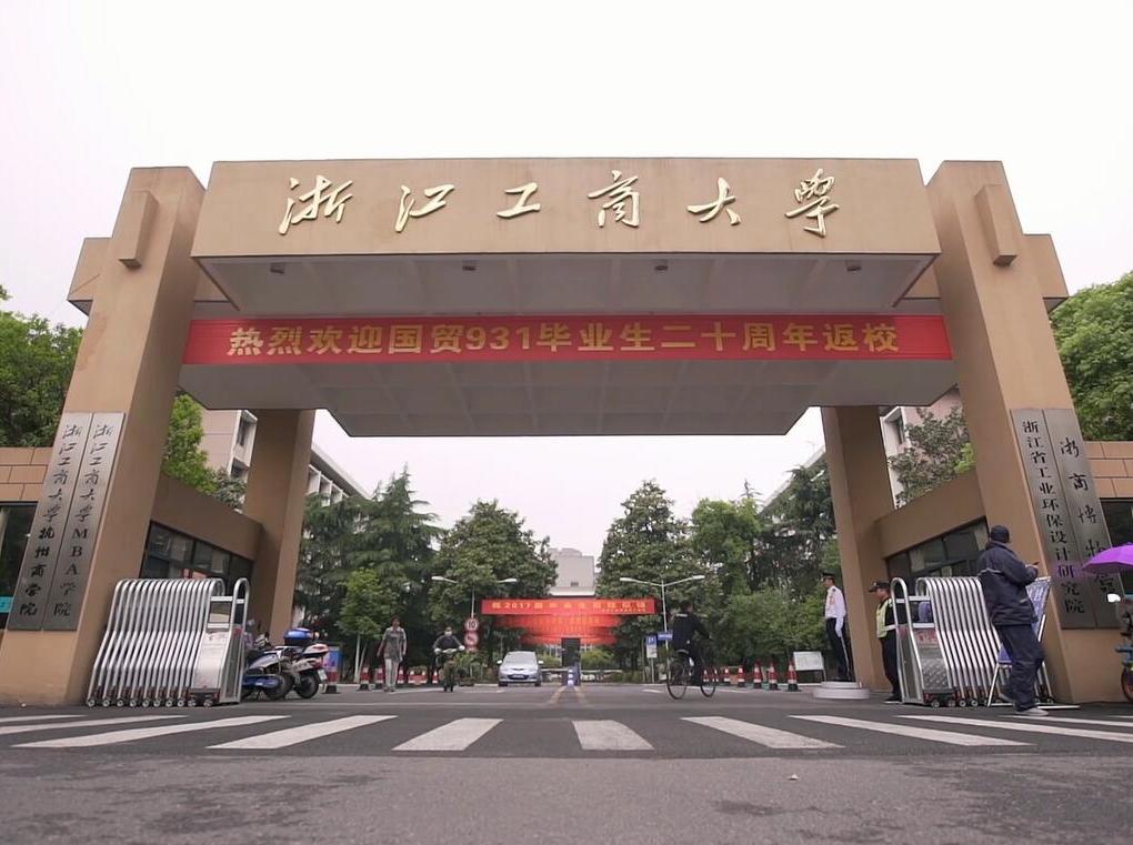 她是雪梨、林珊珊背后的真正推手，小妹的相却有大姐的范