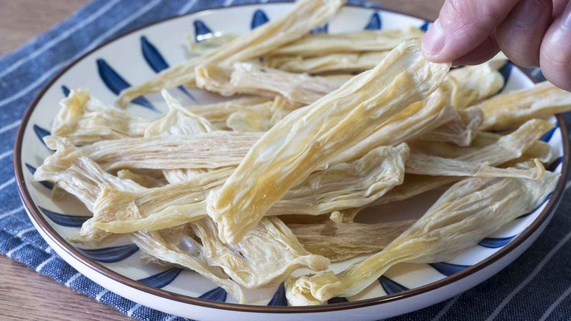 冬天太阳晒得少，推荐吃10种“高钙菜”，易吸收助生长，强筋健骨