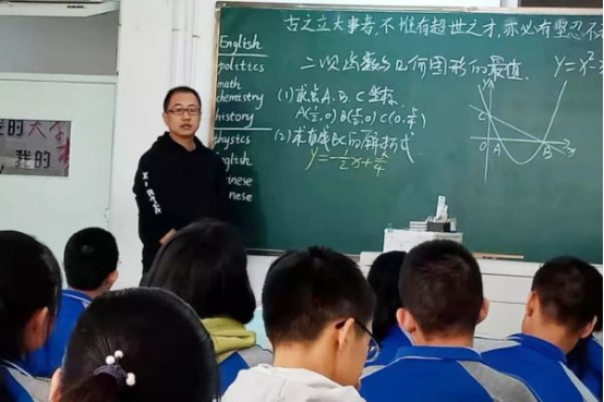 高考状元晒出作息表，吃饭也不忘学习，真正的“时间管理大师”