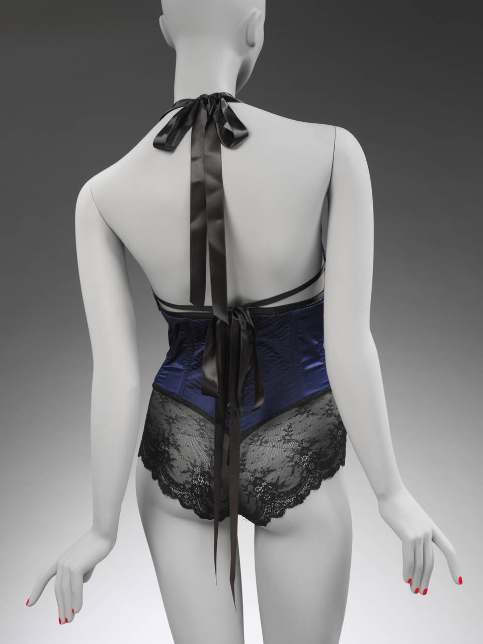 艺术涨姿势：内衣小史 | 张小玉