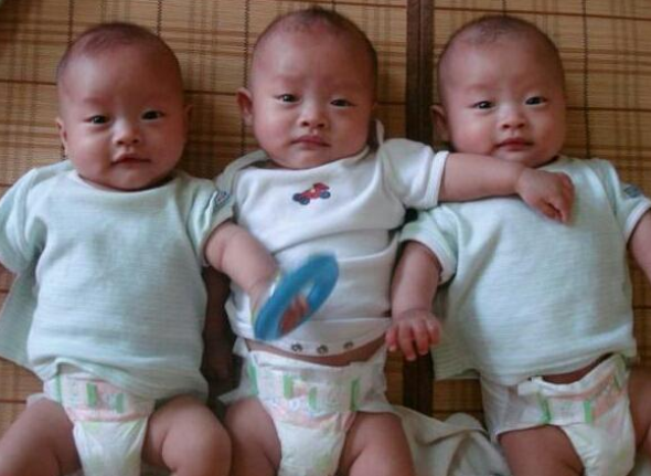 爸爸姓“修”，给3胞胎孩子取名字，上户口时让众人哭笑不得