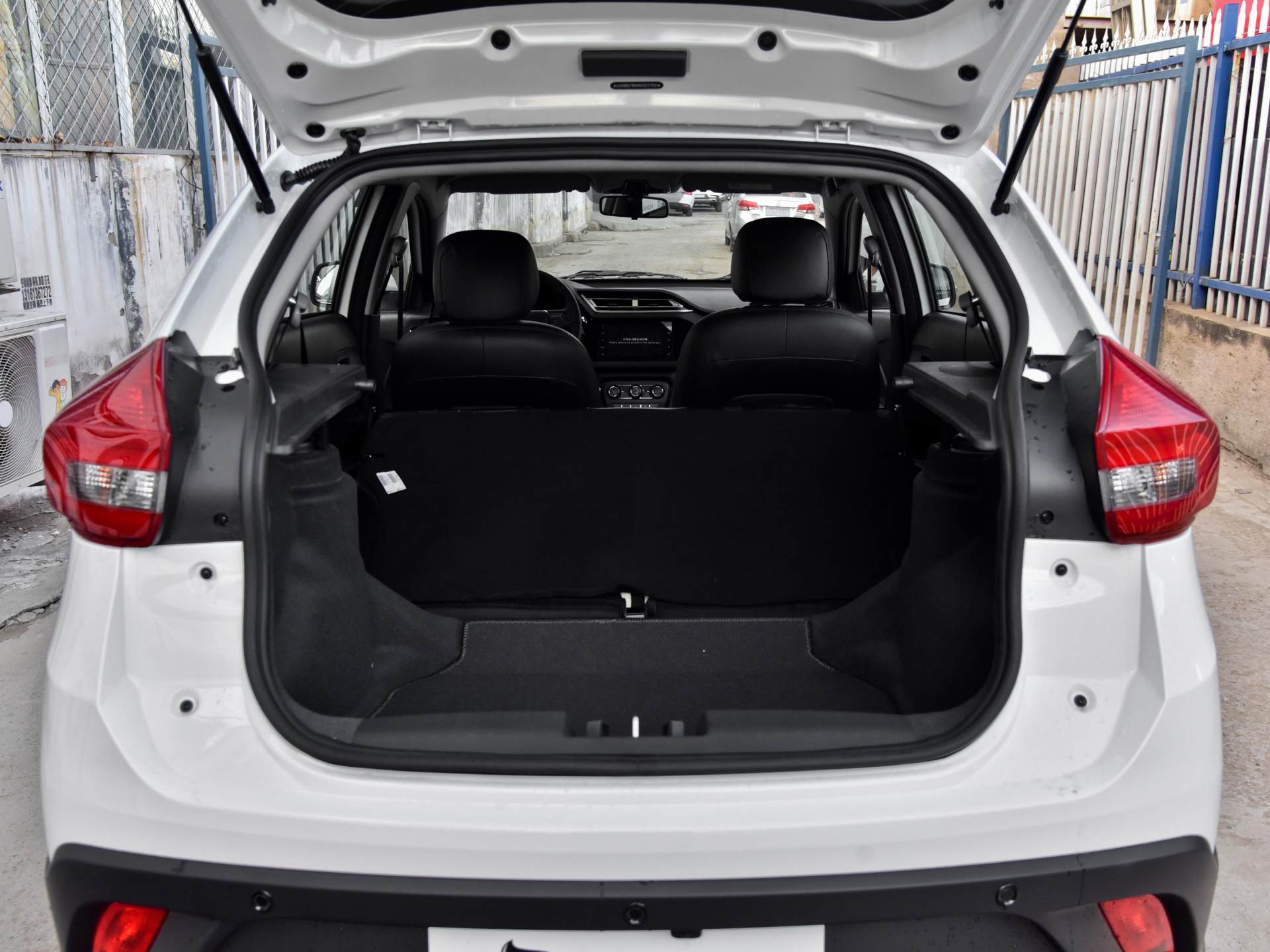 油耗6.9L，极低价代步灵活SUV，自动挡配置高，带你看奇瑞瑞虎3x