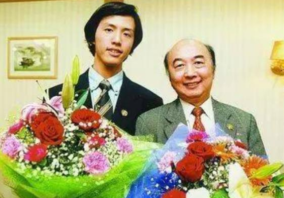 李云迪母校四川音乐学院，迅速摘掉工作室门牌，学生纷纷来打卡