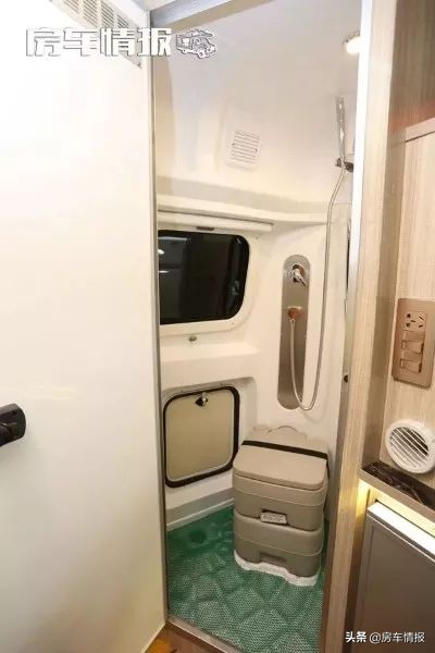 5座6座任选，这款福新全顺房车带loft，售价30多万还是自动挡！