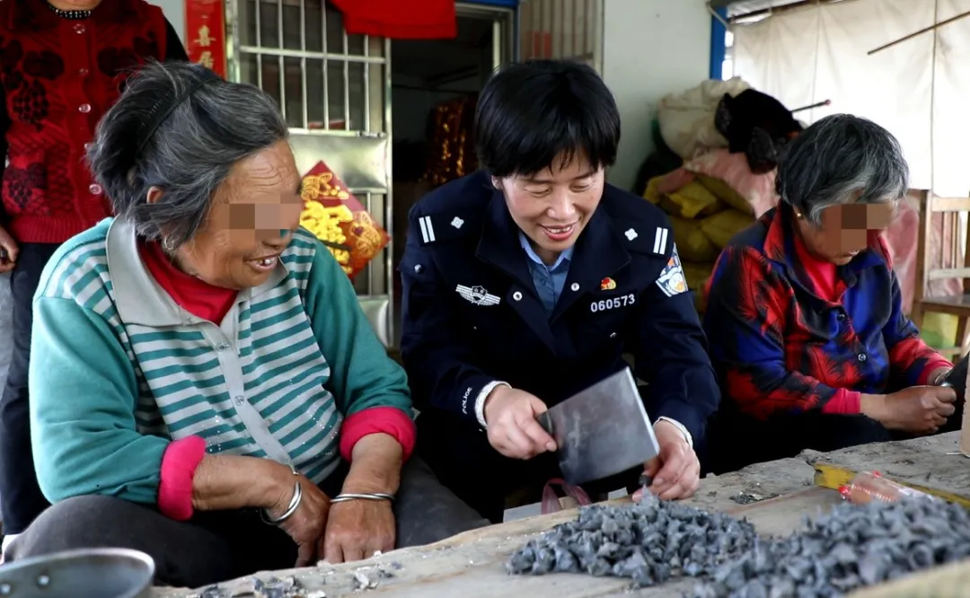 微山县公安局夏镇第一派出所指导员李霞:湖区警花别样红