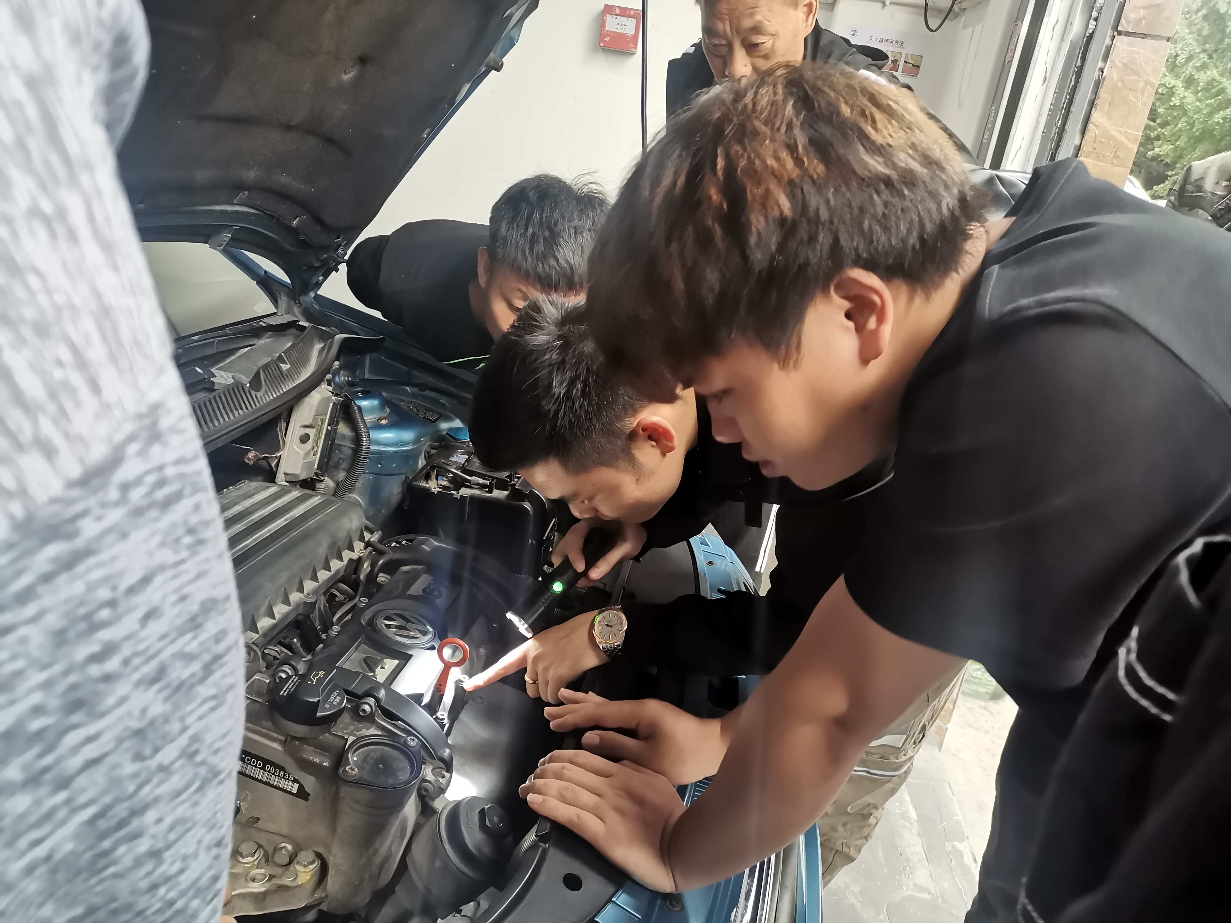 先是媽媽來，再是兒子來，他們都選擇了這家二手車評估師實(shí)戰(zhàn)班