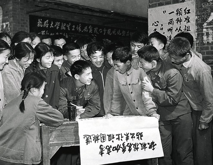 大佬高考作文：白岩松评污染，马云论天下，08地震作文最悲情