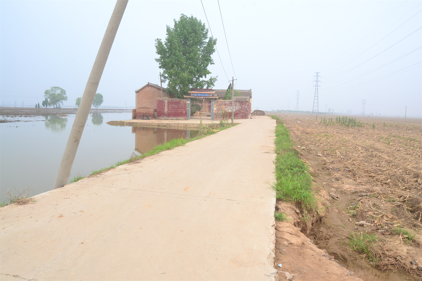 下面图片是洺河在鸡泽县境内开口子的河段