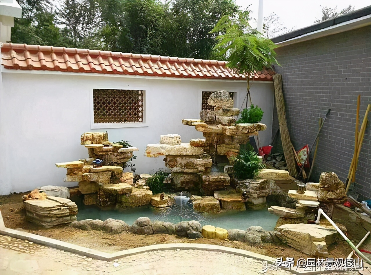 别墅庭院假山鱼池布局的作用及鱼池换水方法