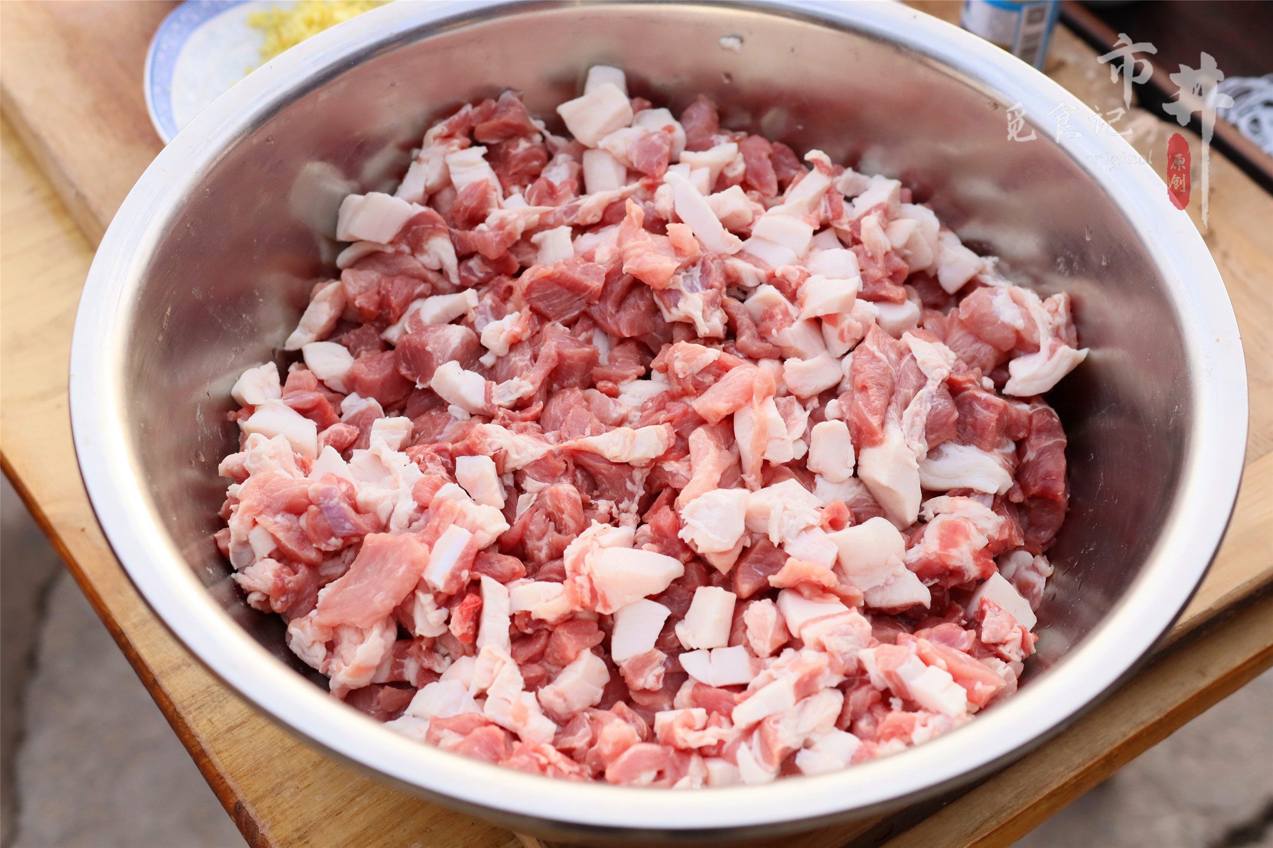 做广式香肠，调味料用“3321”的比例刚好，甜咸可口，味道香