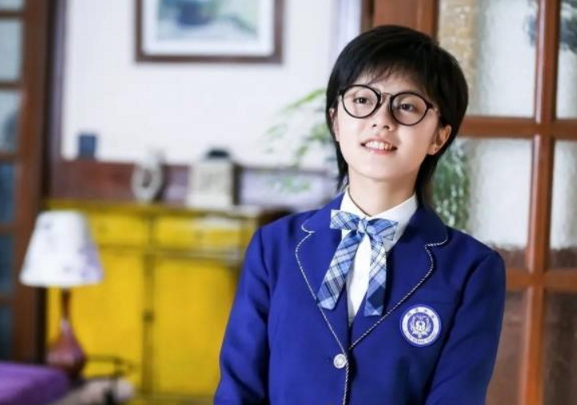 赵今麦高中拍9部戏，高考成绩却能考出524高分，课堂笔记赏心悦目