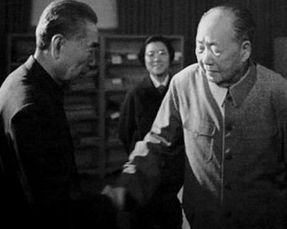 毛主席动手术，周总理不顾自身病重去探望，毛主席：我要听满江红