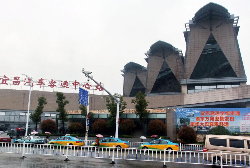 湖北这座“顶流”车站，斥资两亿建造，却被当地人吐槽像“棺材”