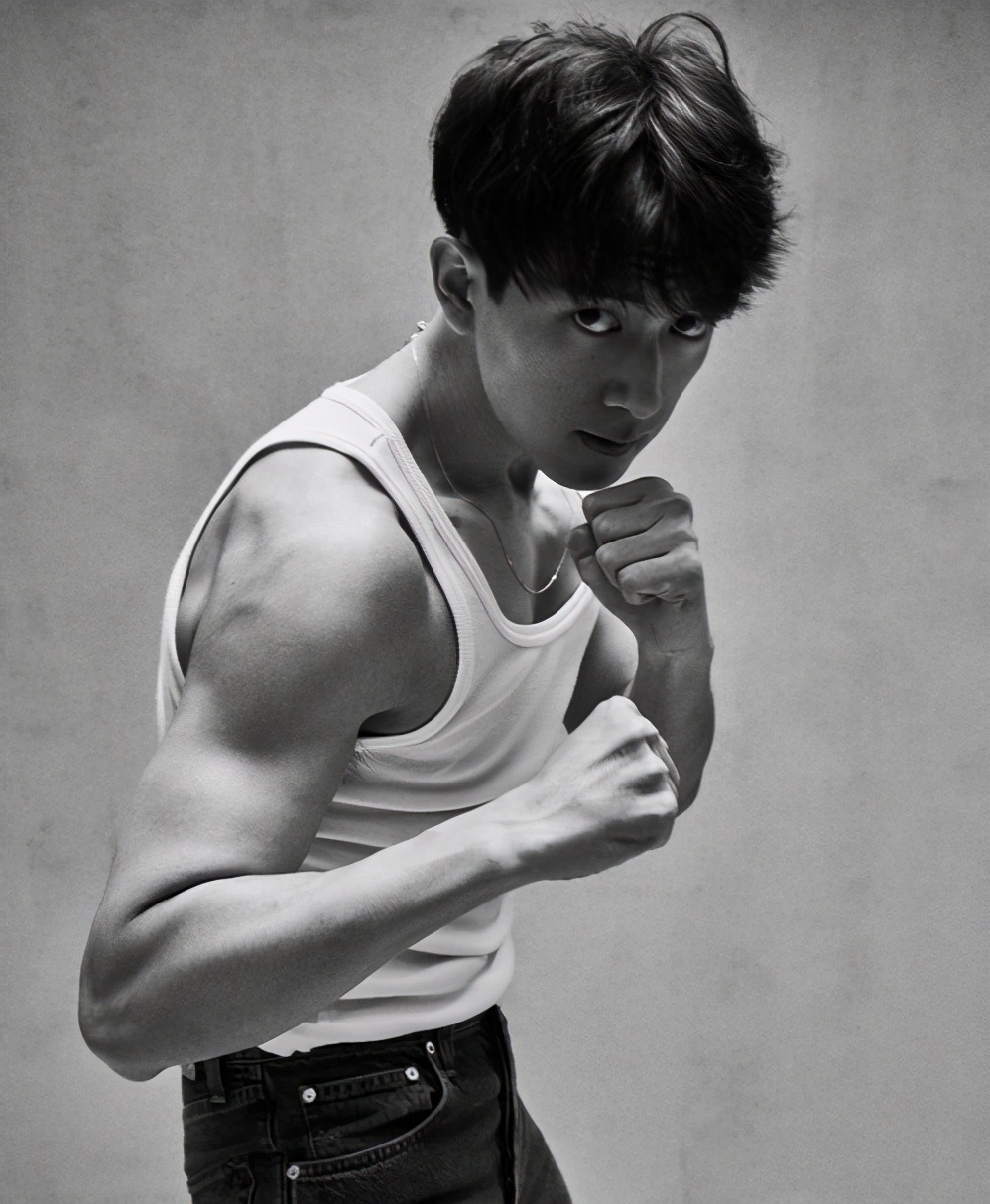 娱乐圈爱健身4位腹肌男神,李现也在内