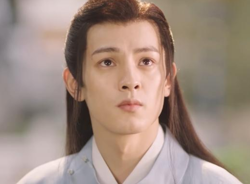 寒门“小胡歌”高考落榜，79岁奶奶借钱陪读，终熬出头当上男主