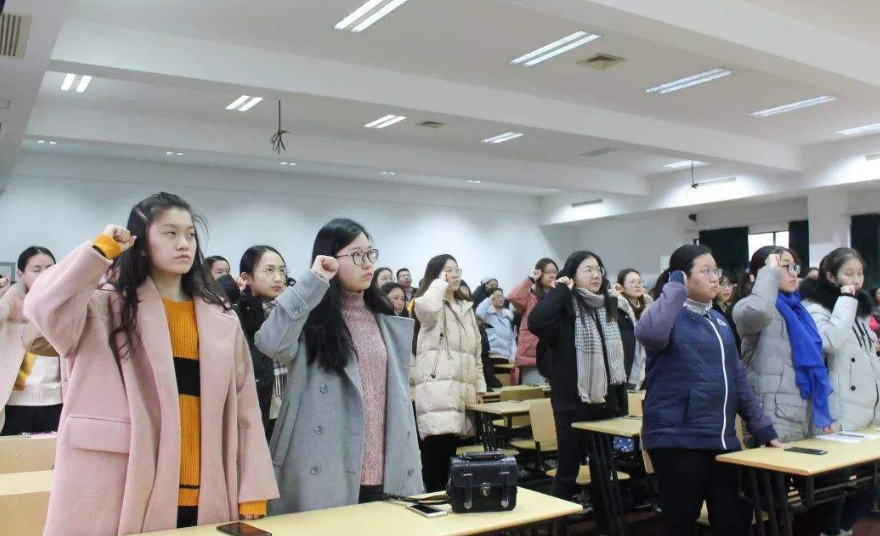 毕业后想要留校任职，除了成绩优秀之外，还需要满足哪些条件？