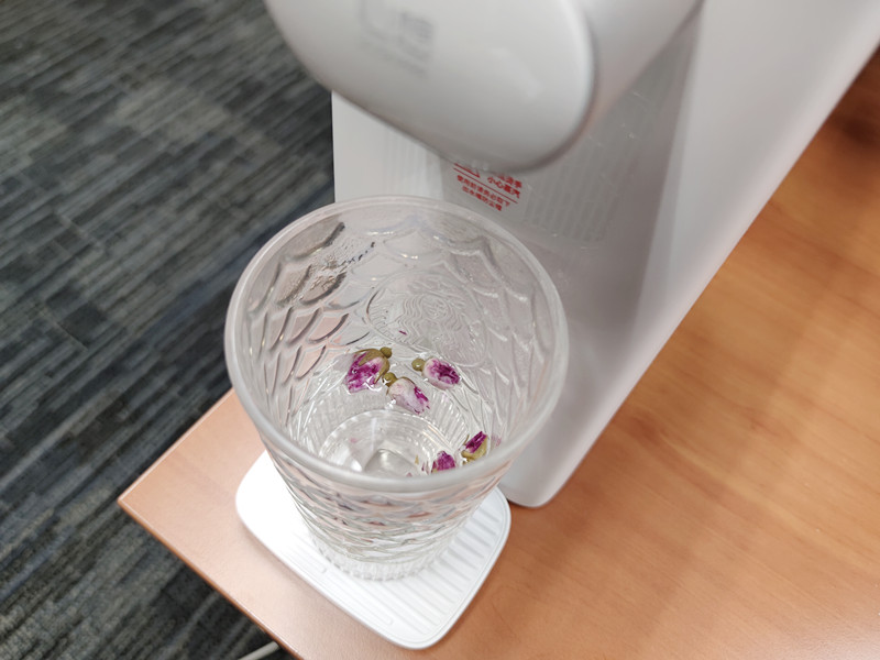 不要再用壶烧水了，3秒即热，4挡水温，心想抗菌即热饮水机轻触版