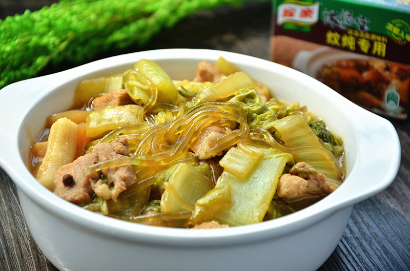 天冷，一锅热乎乎的白菜炖粉条可以安排了，暖胃还美味