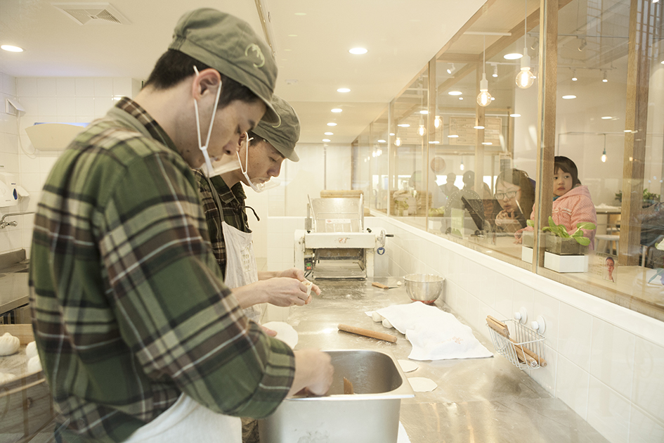 中式快餐小店连锁之路：甘其食做包子也高级，标准化后年营收3亿