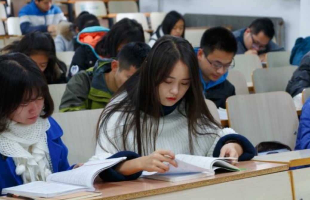 学霸“作息时间表”曝光，网友感慨：终于知道为什么考不上清华了