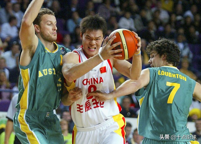 朱芳雨为什么不参加nba邀请(当年朱芳雨身体素质是男篮顶级，为何两次拒绝NBA球队的招募？)