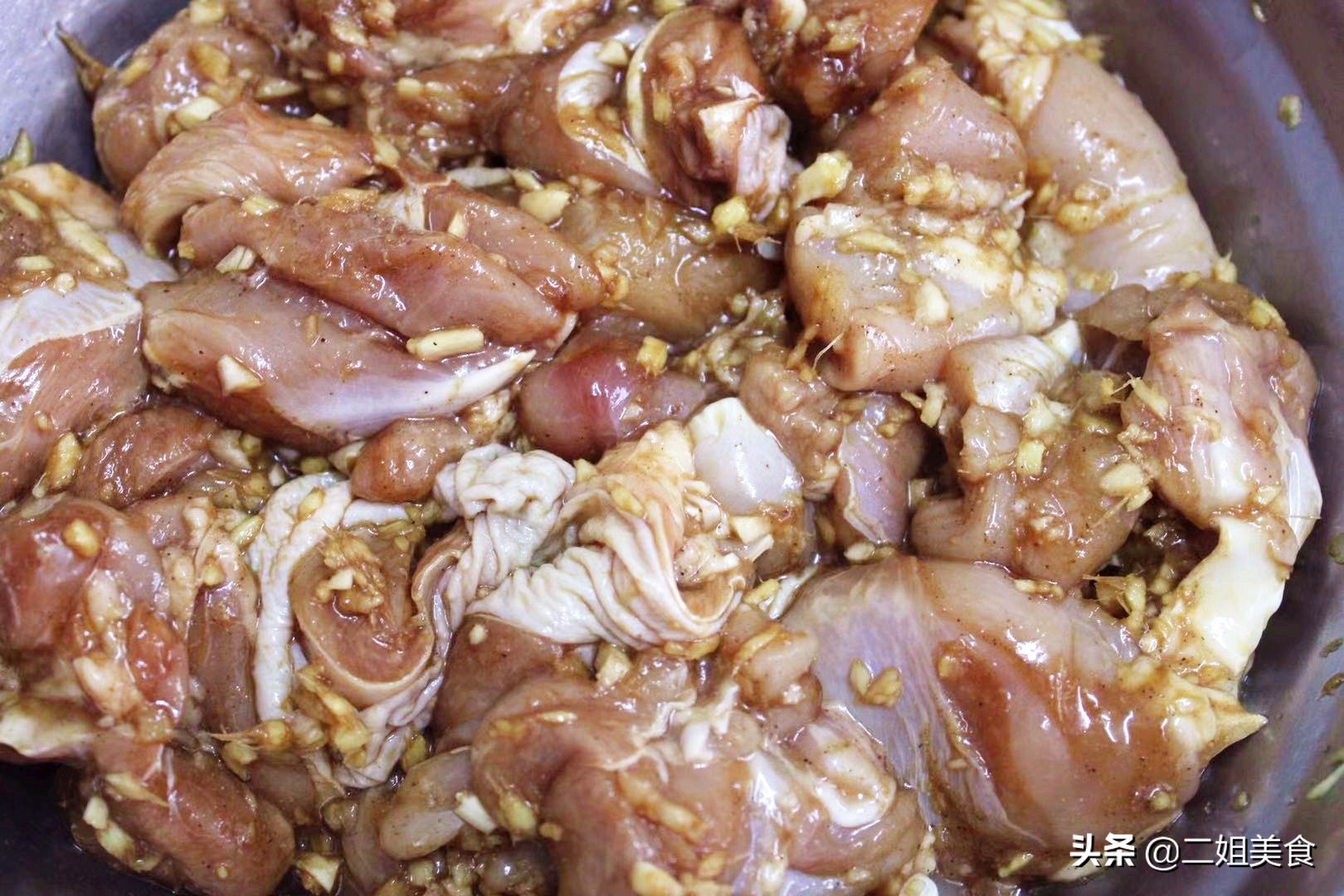 腌制方法对了，蒜香鸡翅就入味了，做法都告诉你，外酥里嫩，好吃