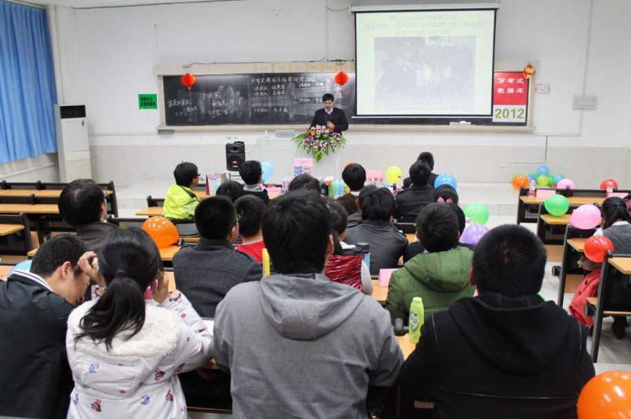 大一学生上晚自习，并不是“欺负”新同学，要明白这是特殊照顾