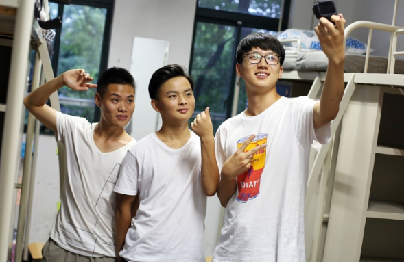 大一新生晒“包厢式宿舍”，让人羡慕不已，网友直言复读来得及吗