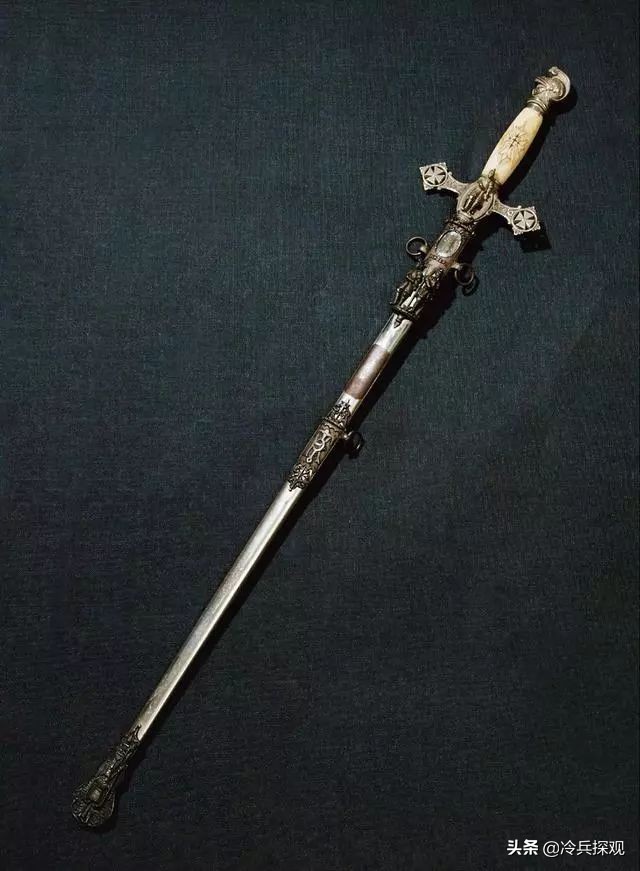 古代中西方冷兵器"剑":虽外表不同,但象征的意义却完全一致