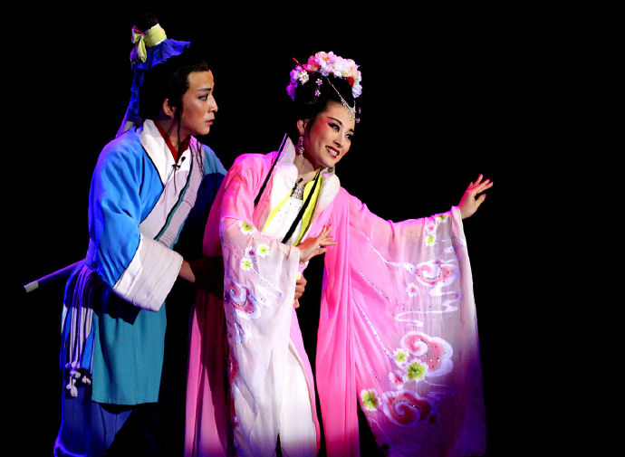 七夕之夜话爱情:黄梅戏《牛郎织女》完美诠释"只羡鸳鸯不羡仙"