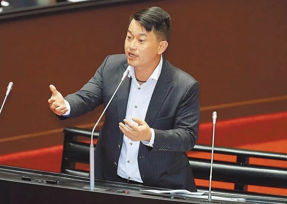 高雄市府已為陳柏惟留職位？ 藍議員諷：讓他滾去民進黨那裡討拍吧