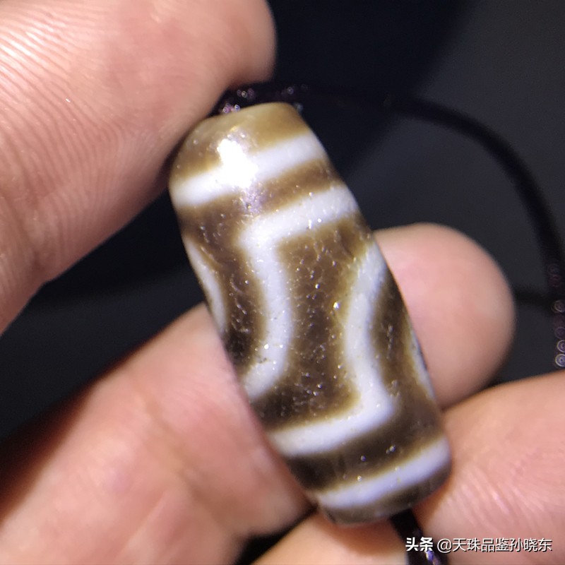 西藏千年老天珠鉴定方法汇总(六眼天珠的寓意及功效)-老玛瑙