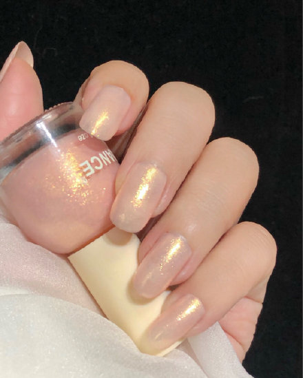 今年夏天最仙的美甲样式!冰透极光猫眼甲!让星河荡漾在指尖